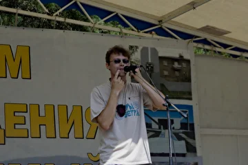 на фото: Миштар (Узоры ветра) с варганом
выступление 20.07.13 г. на дне города Верхнего Уфалея
фотограф: Олег Максимов