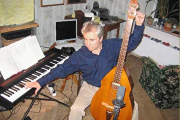 Настройка акустического баса(тогда ещё с ладами, теперь безладовый) - мастер Сергей Щёголев