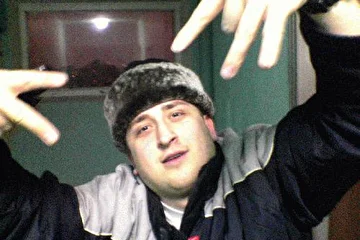 У него на хоум студиос мы записали несколько трэков. Порно-король интернета.