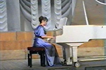 Авторский концерт Владимира Сидорова в большом зале Магнитогорской консерватории 24 февраля 2004 года. Играет Виктория  Архангельская