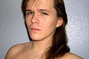 С Рафаэлевской шеей...