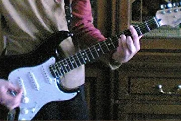 А вот и наш главный инструмент - лучшая серийная модель гитары за всю историю музыки, на этот раз в руках Славона.