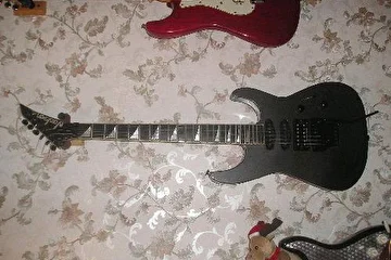 Jackson Soloist SL1 USA 
сквозной гриф,очень интересный звук.
SOLD.