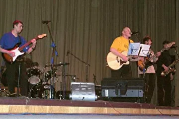 Фото с концерта (16 февраля 2002г.) в ДК г.Усинска