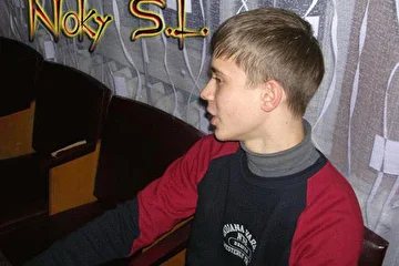 Noky S.L. - соло-гитара, барабаньщик, вокал.