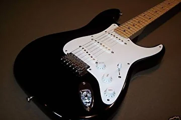 Eric Clapton Signature Stratocaster Blackie .
Just like Eric himself!
SOLD.