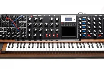Синтезатор Moog Voyager XL
