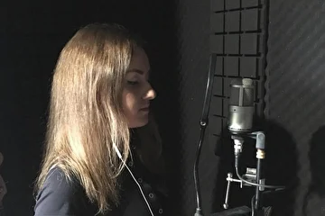 http://russtudio.spb.ru/pesnya-v-podarok