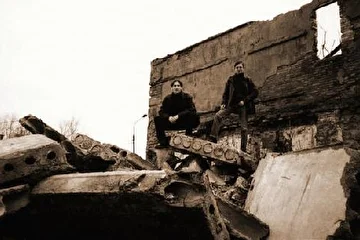 MurdeR и Babich на индустриальных пейзажах Обводного канала близ Fuck'ультета...Весна 2002.