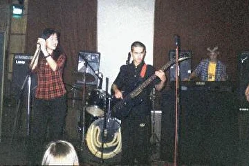 Мочим на концерте в НЭТИ осенью 2002 !!