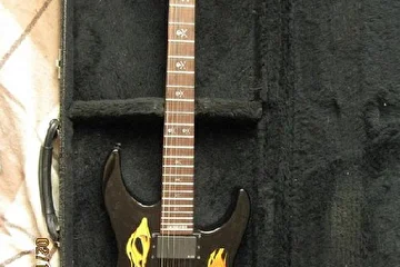 ESP LTD KH602-топовый кореец,именная гитара Кирка Хеммета(Металлика).очень достойные спецификация и качество изготовления.лучший кореец из тех,что я видел!:)
SOLD.