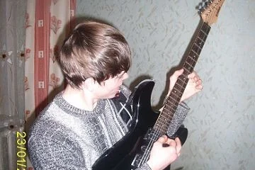 Емельяненко Игорь - гитара (Ничего не значит 2011, Новая Жизнь 2012) присоединился к группе с момента образования. Летом 2012-го покинул группу