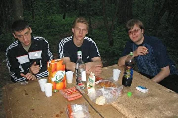 В родном Рублёво, отдыхали с пацанами в лесу. Слева: Scratch, S.Hill, JC
