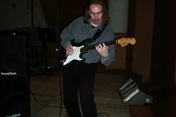 Александр Пермяков - гитара
