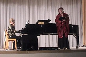 Татьяна Тощилина и Татьяна Семиног исполняют вокальный цикл на стихи Гарсиа Лорки в концерте магнитогорских композиторов в г. Челябинске 20 апреля 2006 г.