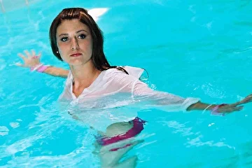 www.leona.su - официальный сайт
www.leonastar.narod.ru - фан сайт