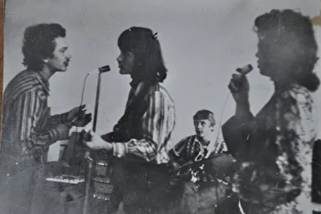 Омск, сцена политеха. Слева направо: Юрий Волгин, Вениамин Кротов, Серней Ефименко, Татьяна Сорокина. 1976 год.