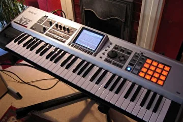 Синтезатор Roland fantom x6