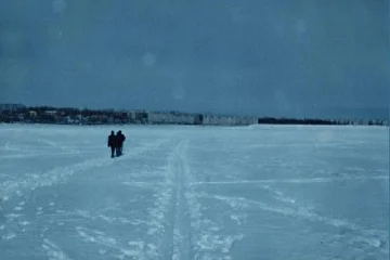 Уставшие и довольные, они шли домой сочиняя новые песни и стихи...