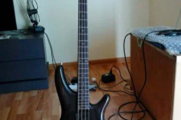 Ibanez SR800.nice modern bass with amazing sound and fast neck.made in Japan of course.
SOLD.