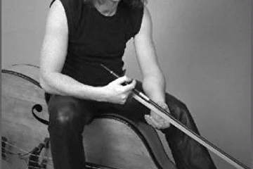 Pasha-virtuos-kontrabassist- http://www.creative-tonstudio.de/1846798.htm      