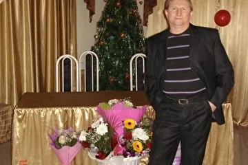 А я стою, чего то жду.... а музыка играет и играет....
