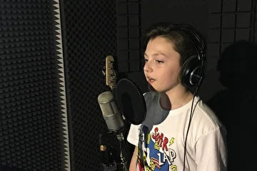 http://russtudio.spb.ru/pesnya-v-podarok