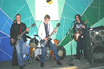 Выступление в ЦД "Кристалл" 4 декабря 2005 г. на "Музыкальном ринге" (Лесосибирск)