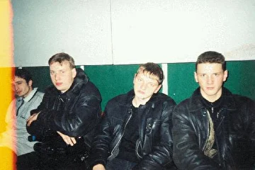 Это мы на фестивале "РОК-ОСЕНЬ" в 2001 году, на заднем плане наш сессионный басист - Макс Привалов(Синдром Марфана)