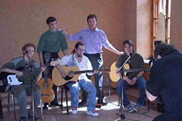 это произошло в мае2003 года, в мастер-классе принимали участие"МАСТЕРСКАЯ" со специально подготовленной аккустической программой и молодой,но очень талантливый гитарист олег слугин