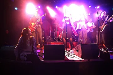 На фото с Софией - джаз-бенд My Baby's Blues Band. Клуб 16 тонн

София Егорова - современный поэт-песенник, текстовик и гострайтер.