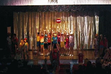 Постановка сказочного сценического представления "Приключения Покемонов в России" в детской школе искусств г. Южноуральска 22 октября 2004 года.