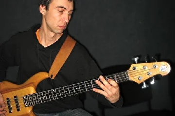 Михаил - бас-гитара