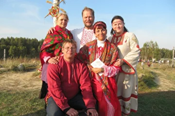 Яблоневый спас. Баянист Михаил Долгушев