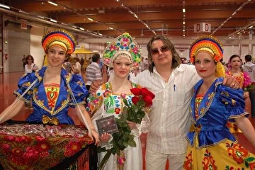 С русскими красавицами на Ярмарке.