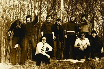 ВИА "Зоркапад" - Всесоюзный конкурс "Красная гвоздика" - Витебск - 1979 год.
Слева направо в верхнем ряду: 
Валерий Бобров, Виктор Ипатович, Вячеслав Рубахов, Владимир Дударук, Виктор Поздняков, Евгений Никитин.
Слева направо в нижнем ряду:
Яков Крумер, Олег Железовский, Геннадий Железовский.