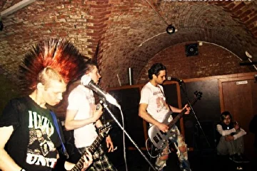 Сайт: http://indulgencia.ucoz.ru/
Вконакте: http://vkontakte.ru/club1119953
MySpace: http://www.myspace.com/indulgencia