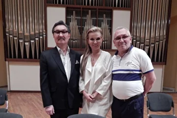 С выдающимися музыкантами Муратом и Жамилей Серкебаевыми