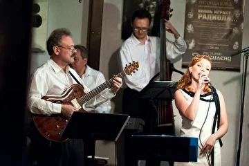 Джазовые вечера в ресторане ДИКСИЛЕНД (Киев). Ригонда BAND с ретро-программой ВНОВЬ ИГРАЕТ РАДИОЛА... Июнь 2013.