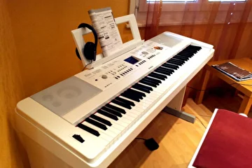 Синтезатор Yamaha DGX-650WH