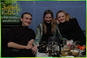 Старкова Татьяна (справа), известный вокальный педагог и певица
Спасская Мария (в центре), работник аудиостудии - коммерческий директор, звукорежиссер, аранжировщик, диктор, певица, клавишница
Беличенко Евгений (слева), соучредитель ООО "СВР"