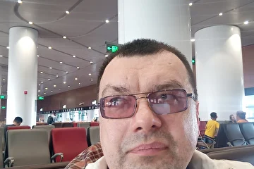 Китайский аэропорт под Пекином выход к самолётам осталось менее 1 часа и я буду в Южной Корее.
