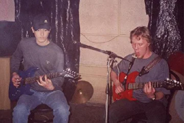 Выступление в клубе Улица в апреле 2004 года.