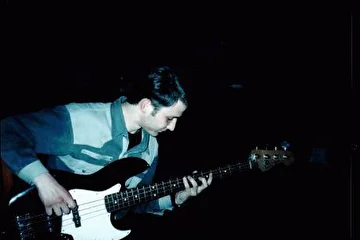 Бас гитарист гр. Террор Денис Мороз во время рекорд-сессии