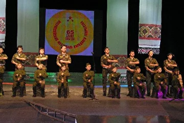 в Свердловском государственном областном Дворце народного творчества проходил региональный этап Всероссийского фестиваля народного творчества «Салют Победы» 14 ноября 2009 г.