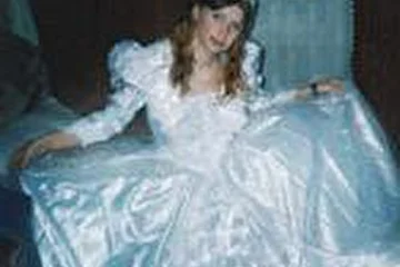 В этом платье я участвовала в конкурсе МИСС_ЖЕМЧУЖИНА2003