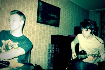Официальная страница ВКонтакте: http://vkontakte.ru/altavistaband

В проекте RealMusic: http://www.realmusic.ru/altavistaband/