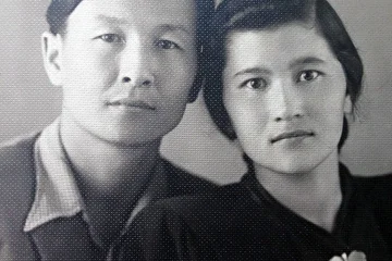 Отец Балгабек Кыдырбекулы и мать Сафура Сейдалиевна Кыдырбекова (в девичестве Оразалина) 1954 год, Алматы