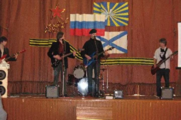 Свой первый концерт мы давали в школе =))