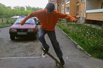 На скейте